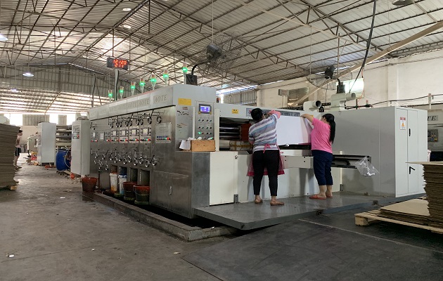 ZYKM I型高速全自動印刷開槽模切粘箱捆扎生產線在中國福建工作剪影